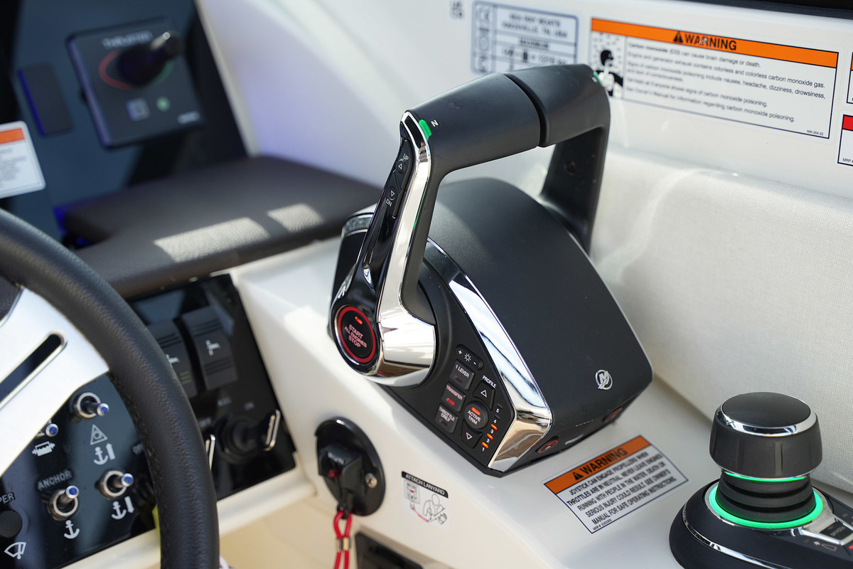 Sea Ray SDX 290 Outboard — foto 31 van 51