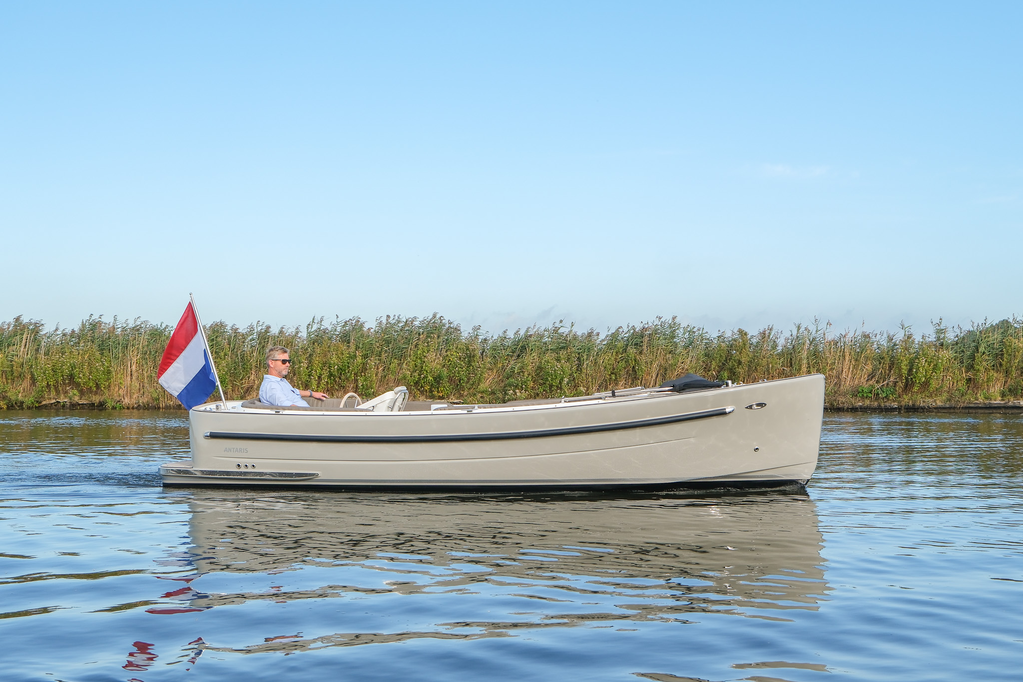 Antaris Fifty5 — foto 2 van 12