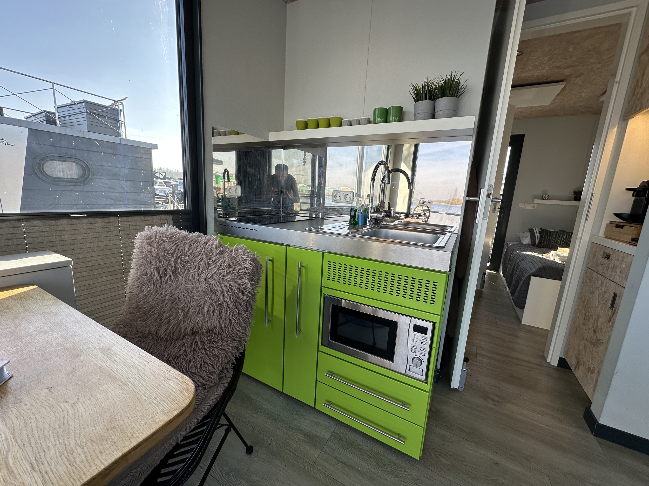 Gielissen Marin Home 32 Tiny Houseboat — foto 16 van 43
