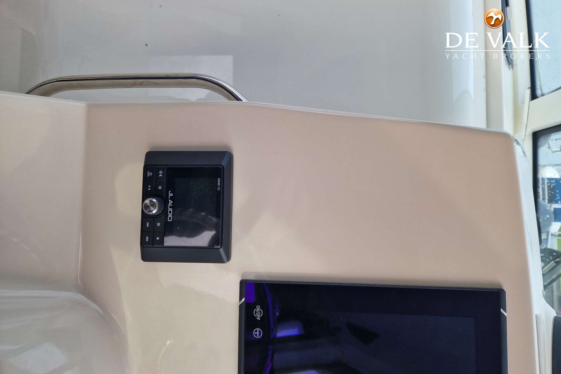 Boston Whaler 285 Conquest Pilothouse — foto 41 van 43