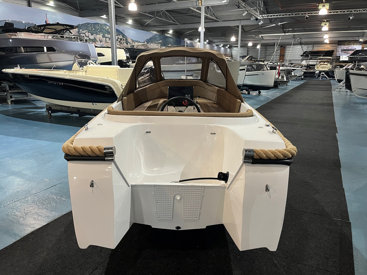 Maxima Boats550 sloep in witte kleurstelling op voorraad!