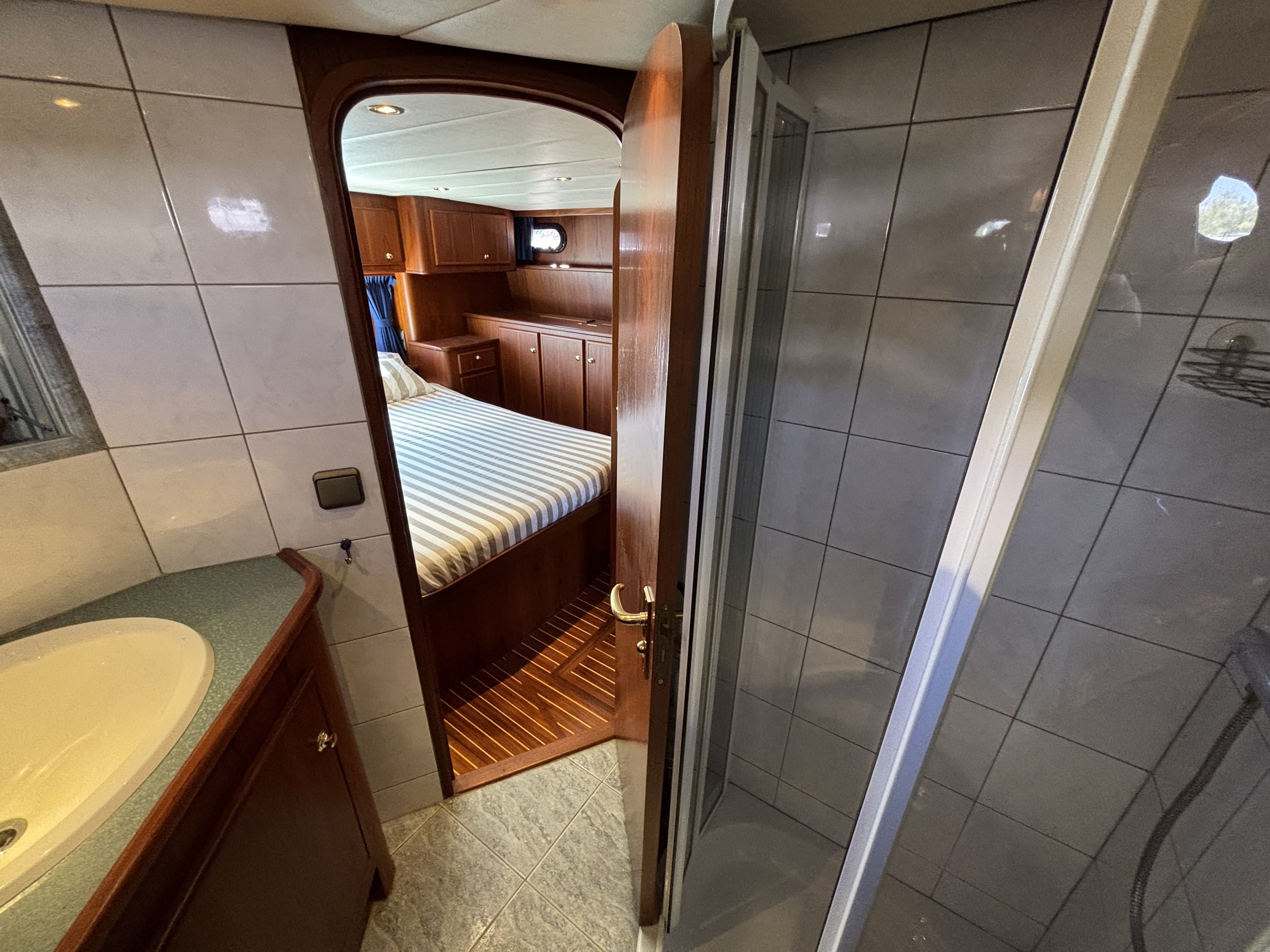 Explorer 45 — foto 25 van 31