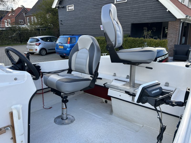 Mercury Uttern Visboot Met Pega Trailer — foto 5 van 12