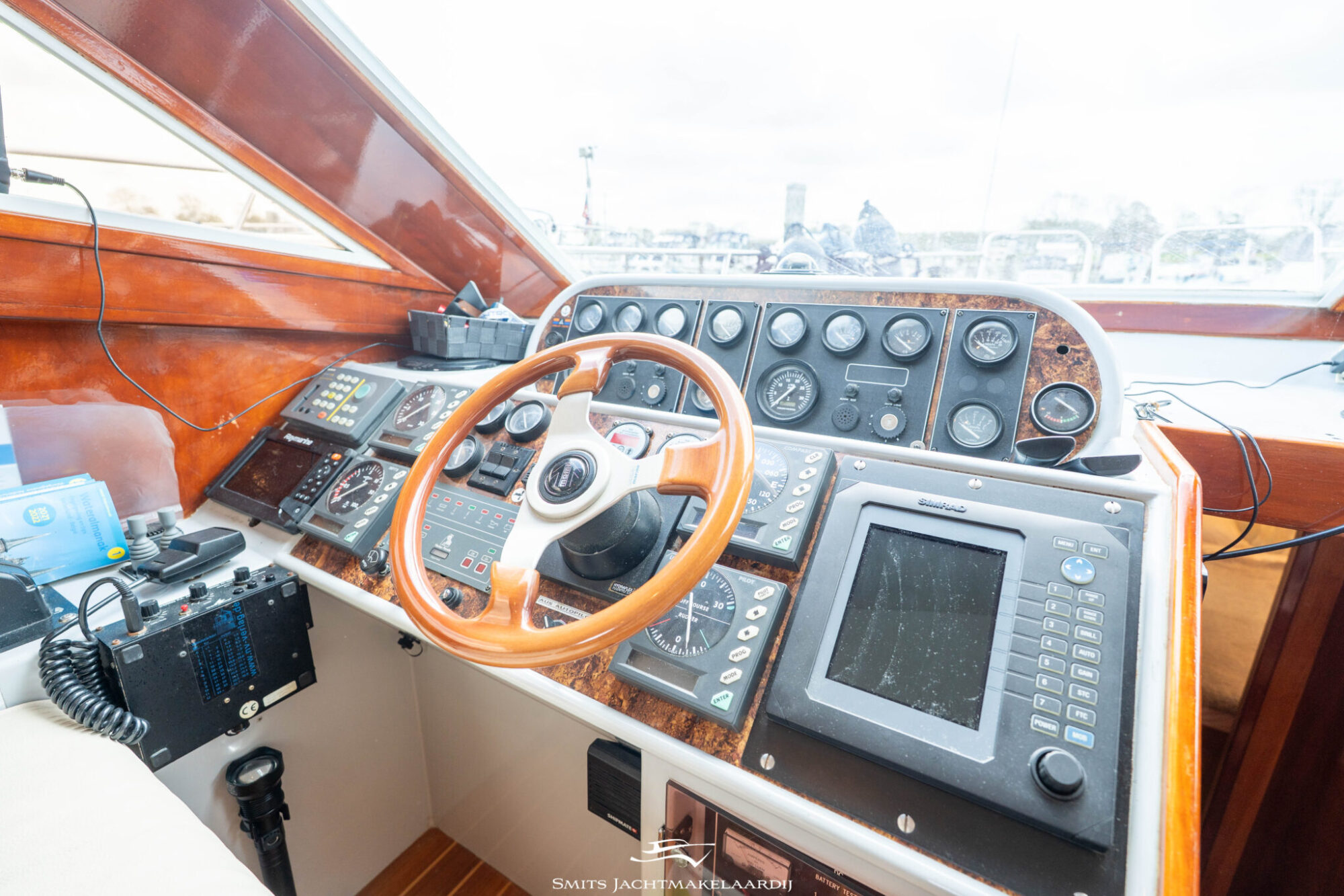 Astor 37 Flybridge — foto 8 van 54