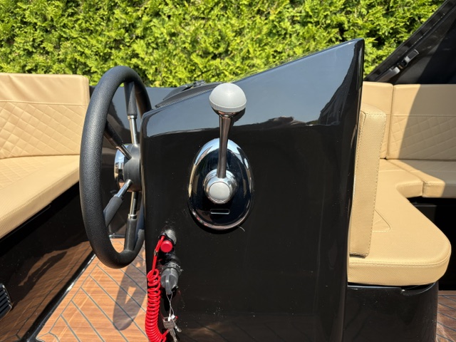 Extra luxe Coastliner 545 met Tohatsu 20 PK en buiskap — foto 9 van 18