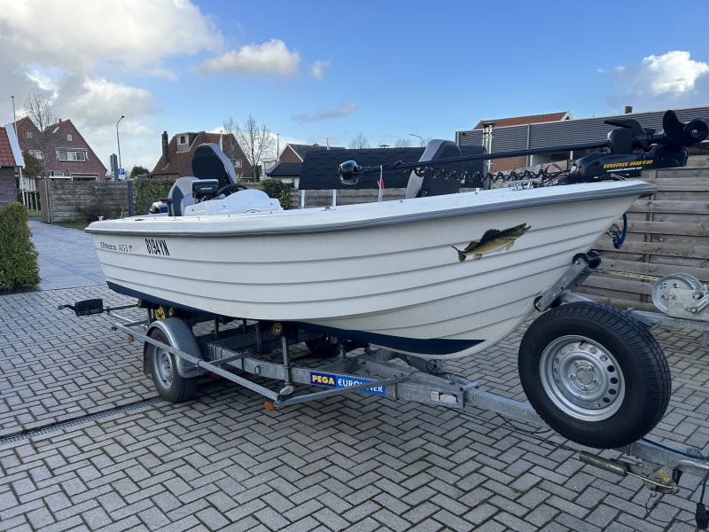 Mercury Uttern Visboot Met Pega Trailer — foto 2 van 12