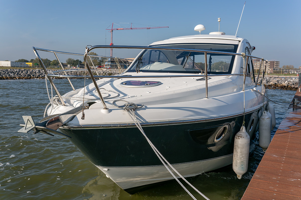 Goed onderhouden sportieve motorboot — foto 12 van 55