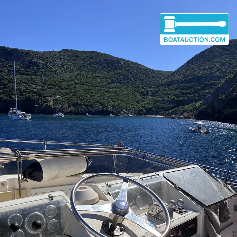 Hatteras 32 Sport Fly — foto 8 van 16