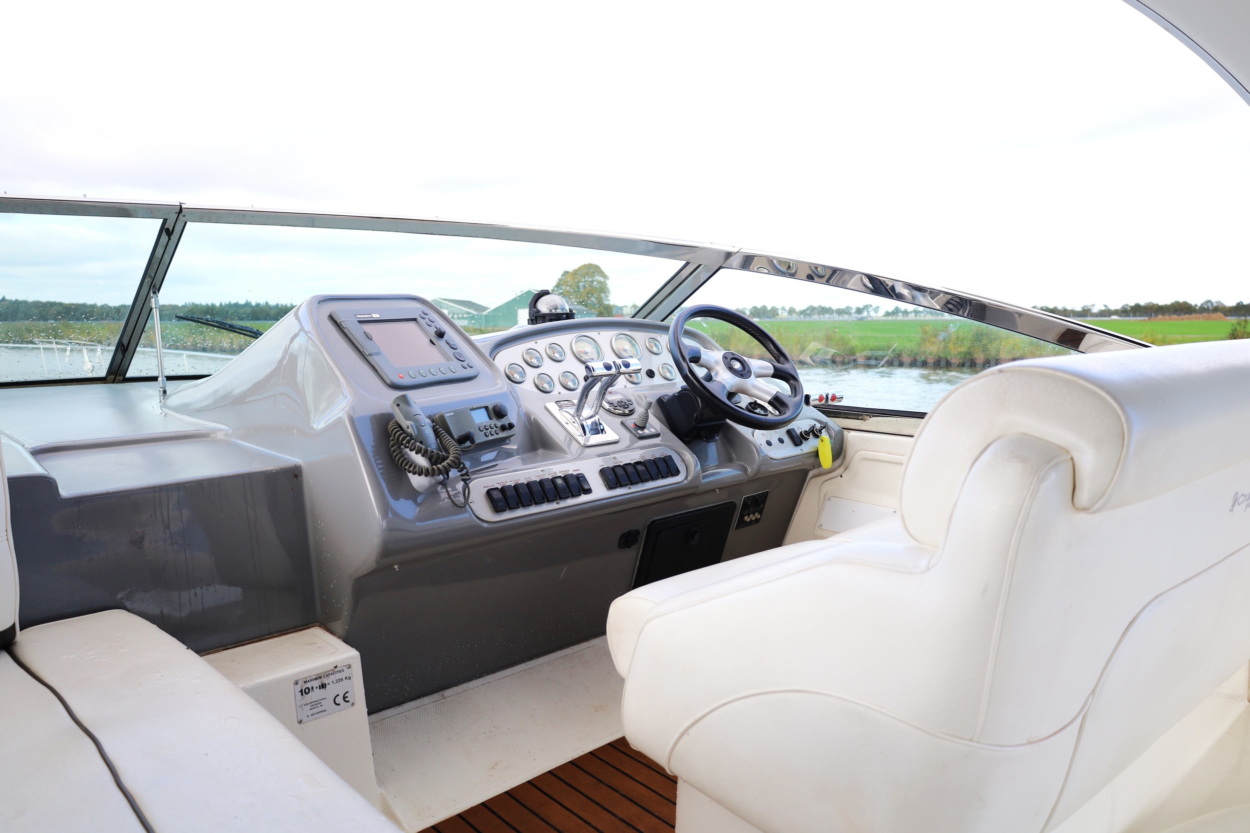 Cruiser Yachts 370 Express — foto 8 van 31