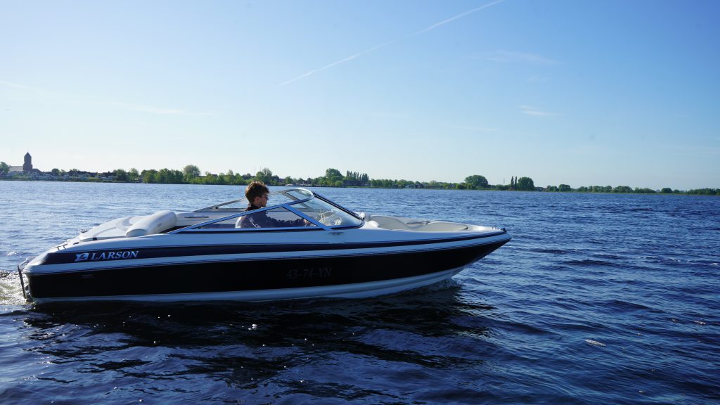 Larson 186 speedboot met Volvo Penta 135pk — foto 3 van 16