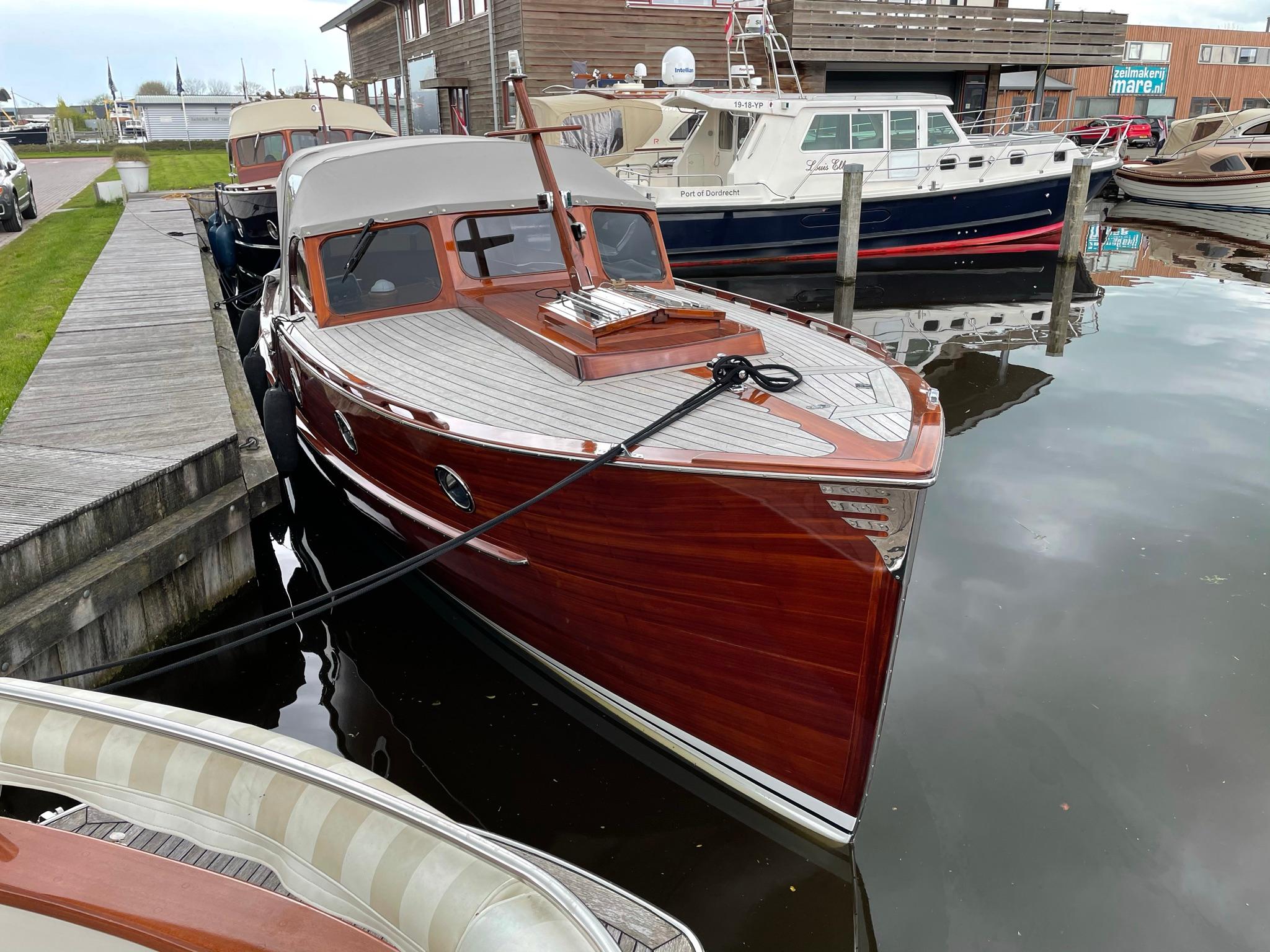 Rapsody 29 Ft. OC — foto 15 van 27