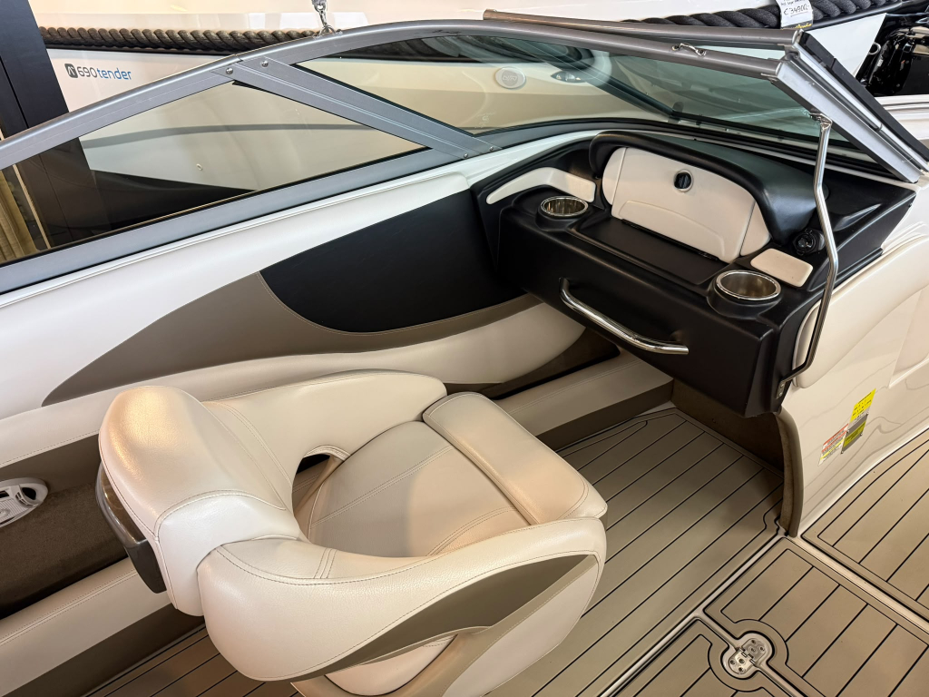 Crownline 215 SS — foto 14 van 24