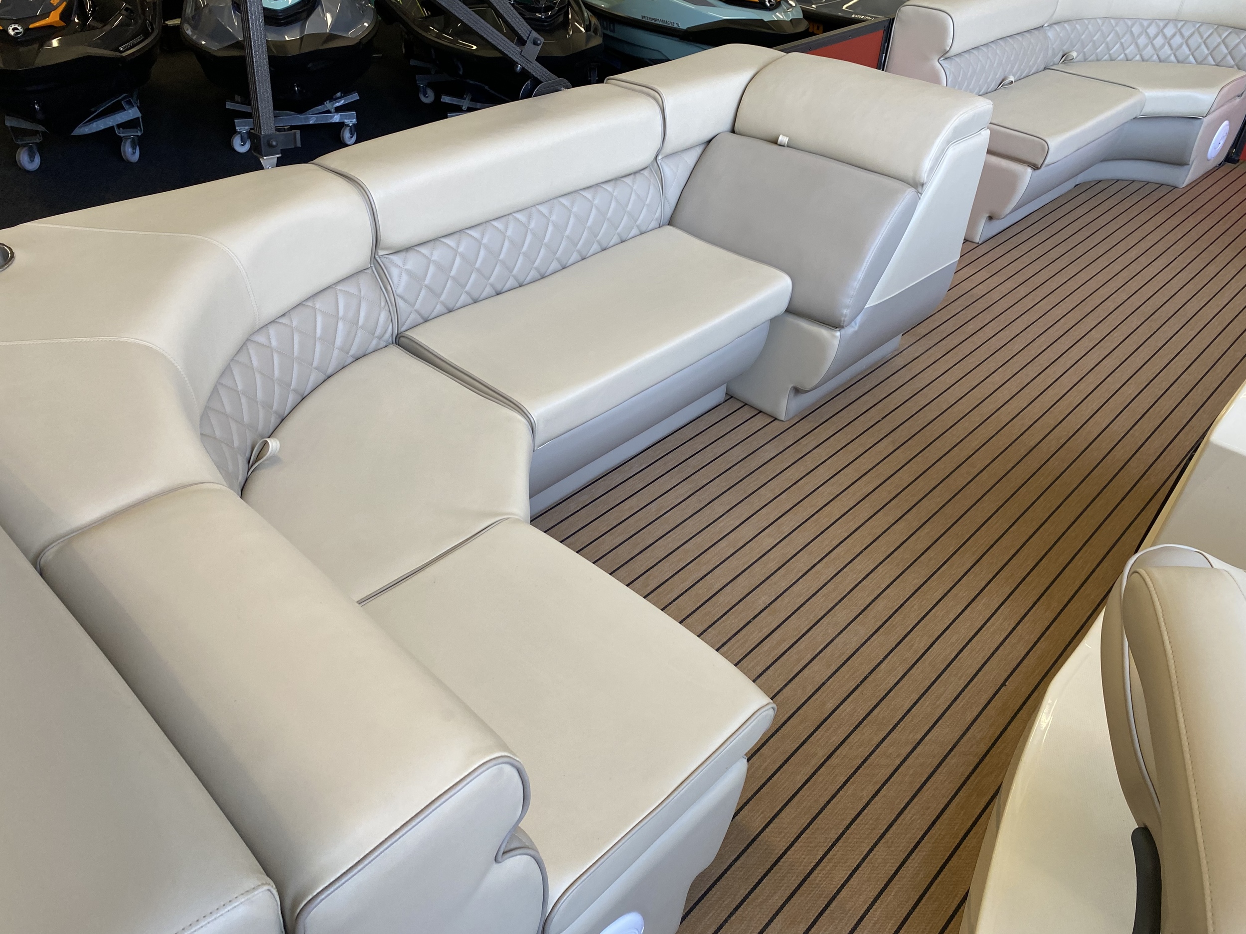 Pontoonboot 25FT 3-Tubes Red — foto 9 van 19