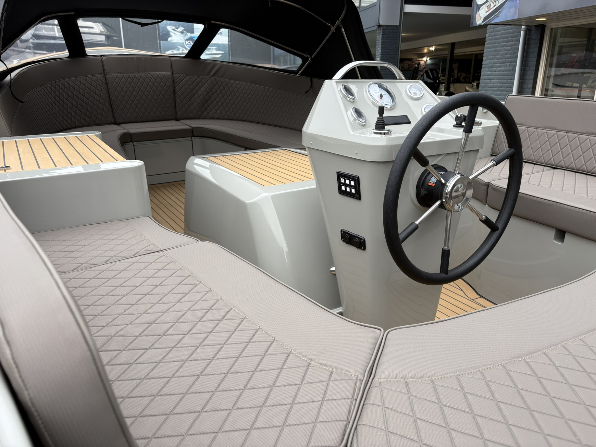 Antaris Sixty7 met Vetus 42 pk in RAL 7030 op voorraad! — foto 12 van 14