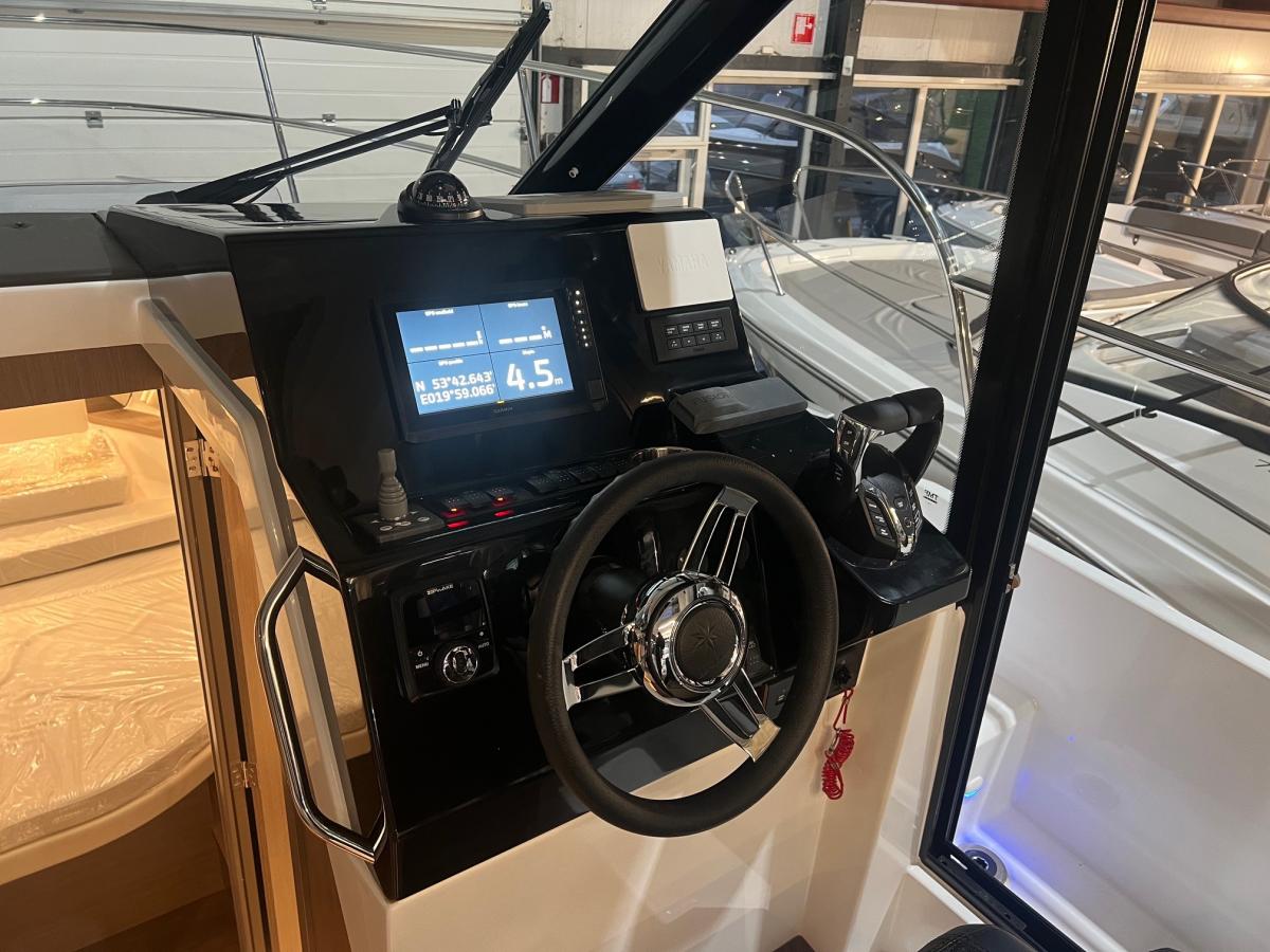 Jeanneau Merry Fisher 895 serie 2. Dit schip is aanwezig op de Yamaha stand van hiswa te water 2026. — foto 36 van 48
