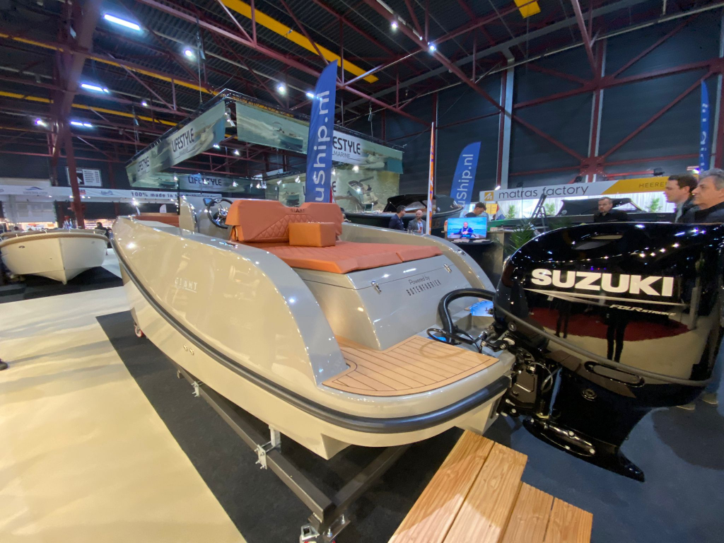 Giant 660 + 115 pk Suzuki  — foto 4 van 6