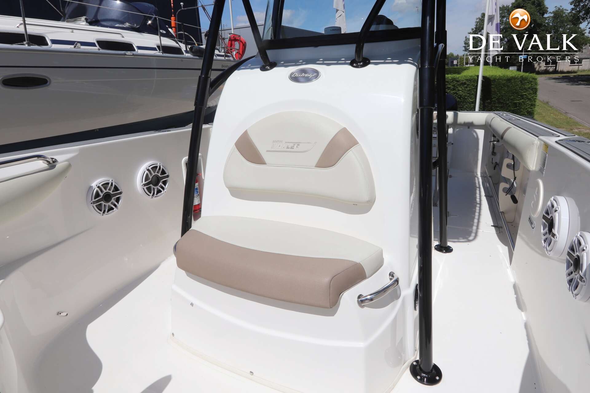 Boston Whaler 270 Outrage — foto 27 van 42
