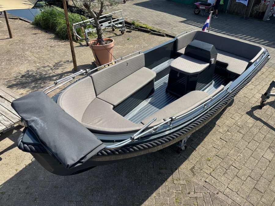 Lifestyle  E tender 570 verkocht — foto 4 van 10