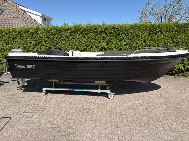VAARKLAAR!! Twins 520 met Honda 20 PK en  Dekzeil — foto 2 van 18