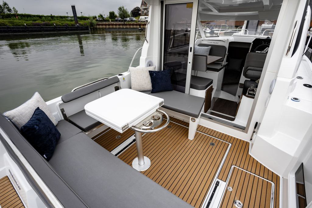 Beneteau Antares 8 | 250PK Honda | Weekender — foto 13 van 22