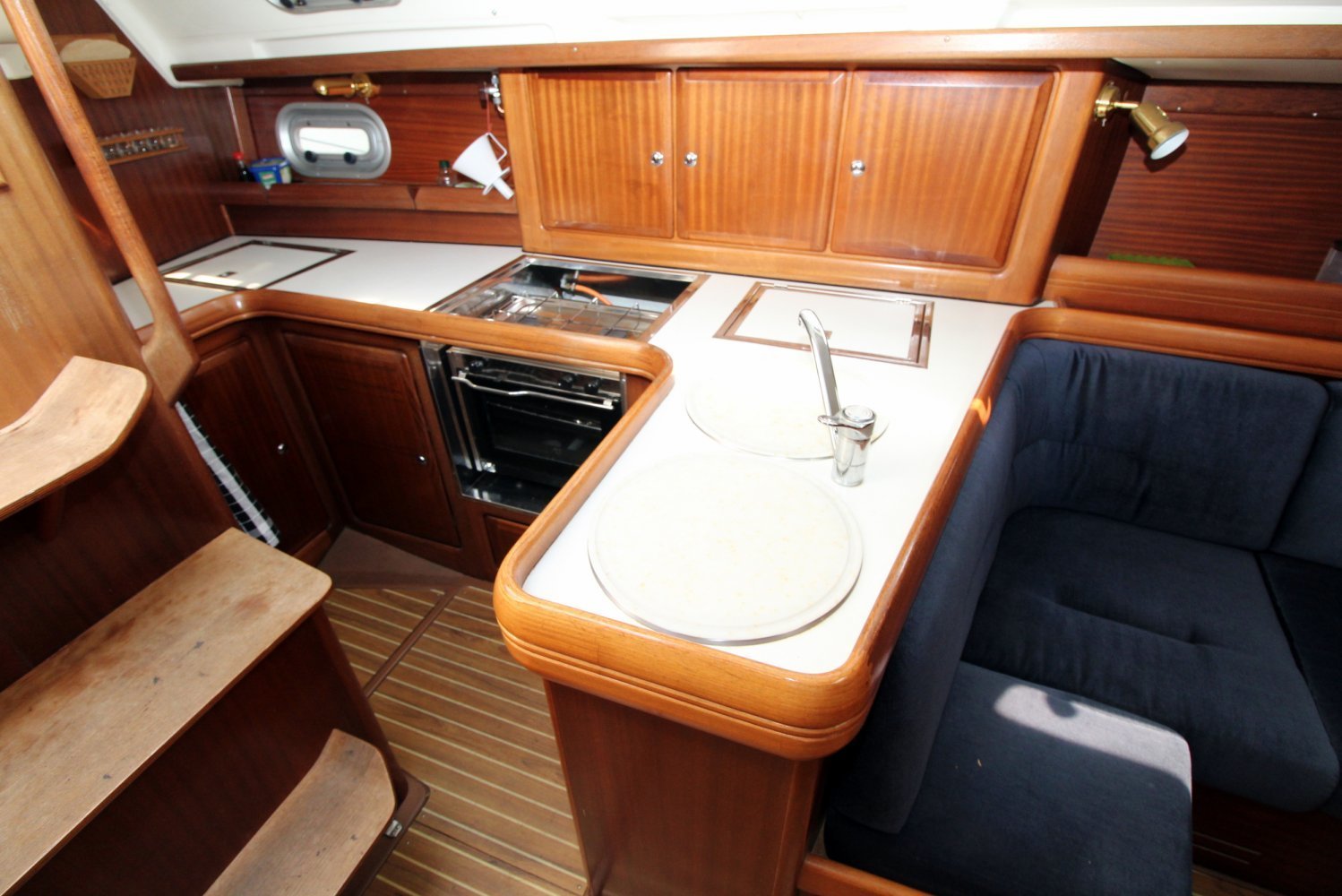 Bavaria - Sailing Yacht - GRP (Polyester) - 1996 - € 43.500 — foto 9 van 11