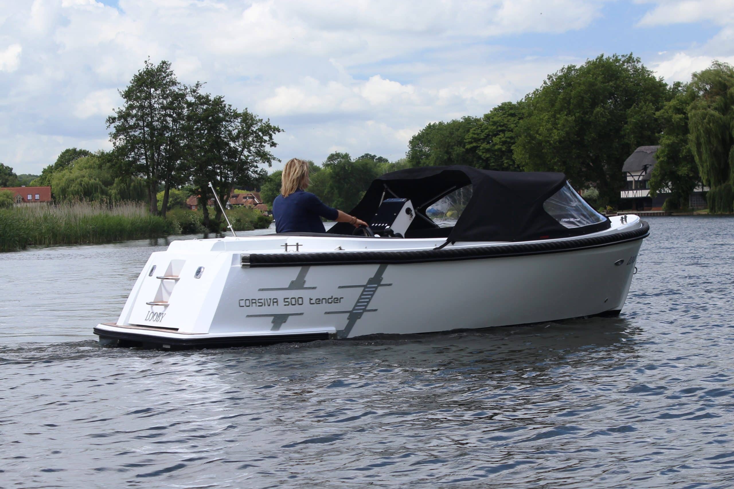 Corsiva 500 Tender — foto 1 van 17