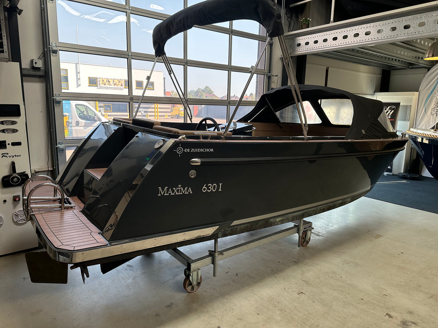 Maxima 630 met Vetus 4 cillinder — foto 12 van 12