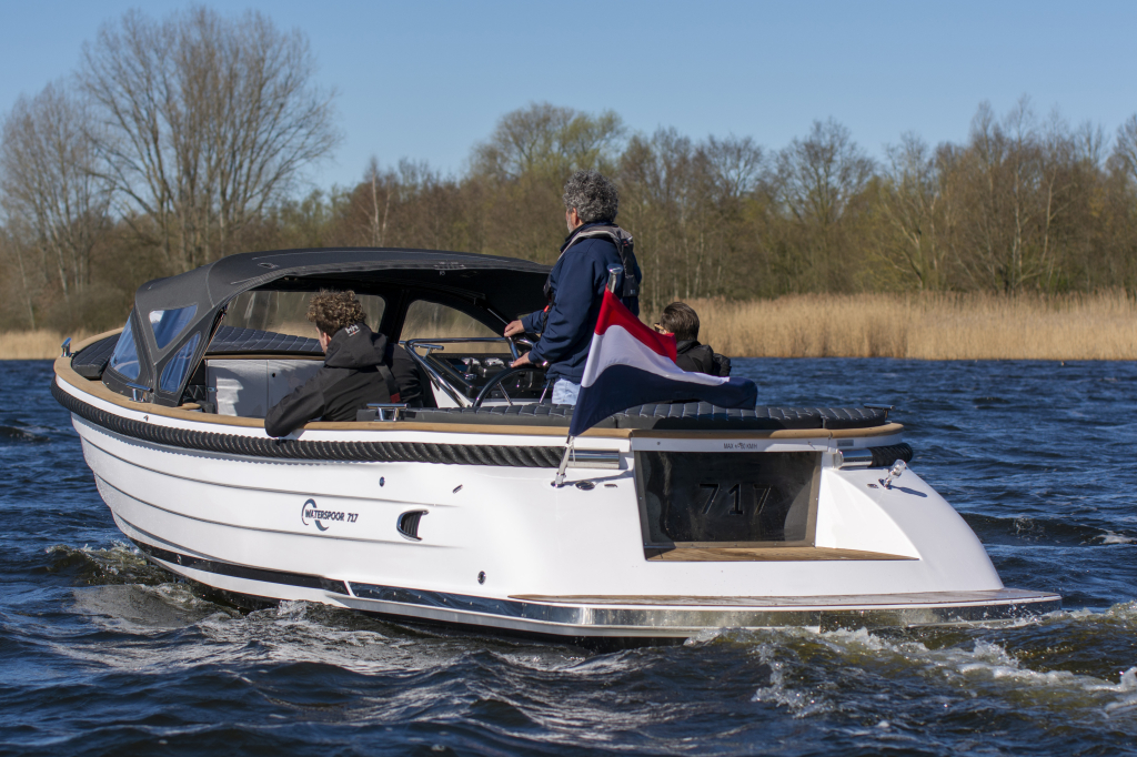 Waterspoor 717 Outboard | Luxe tender | Vanaf €45.950,- — foto 2 van 16
