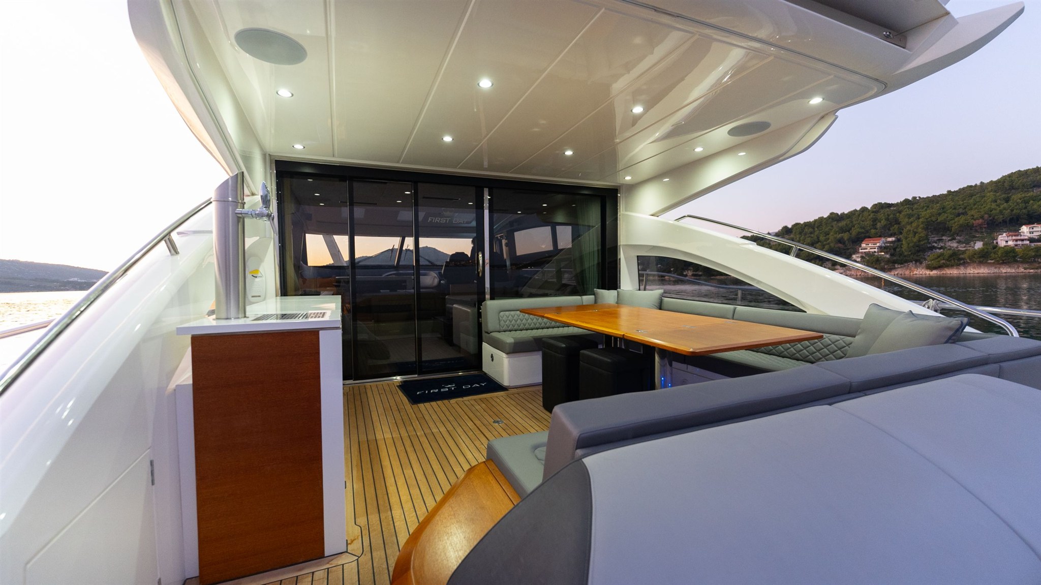 Princess V72 (2012) — foto 6 van 11