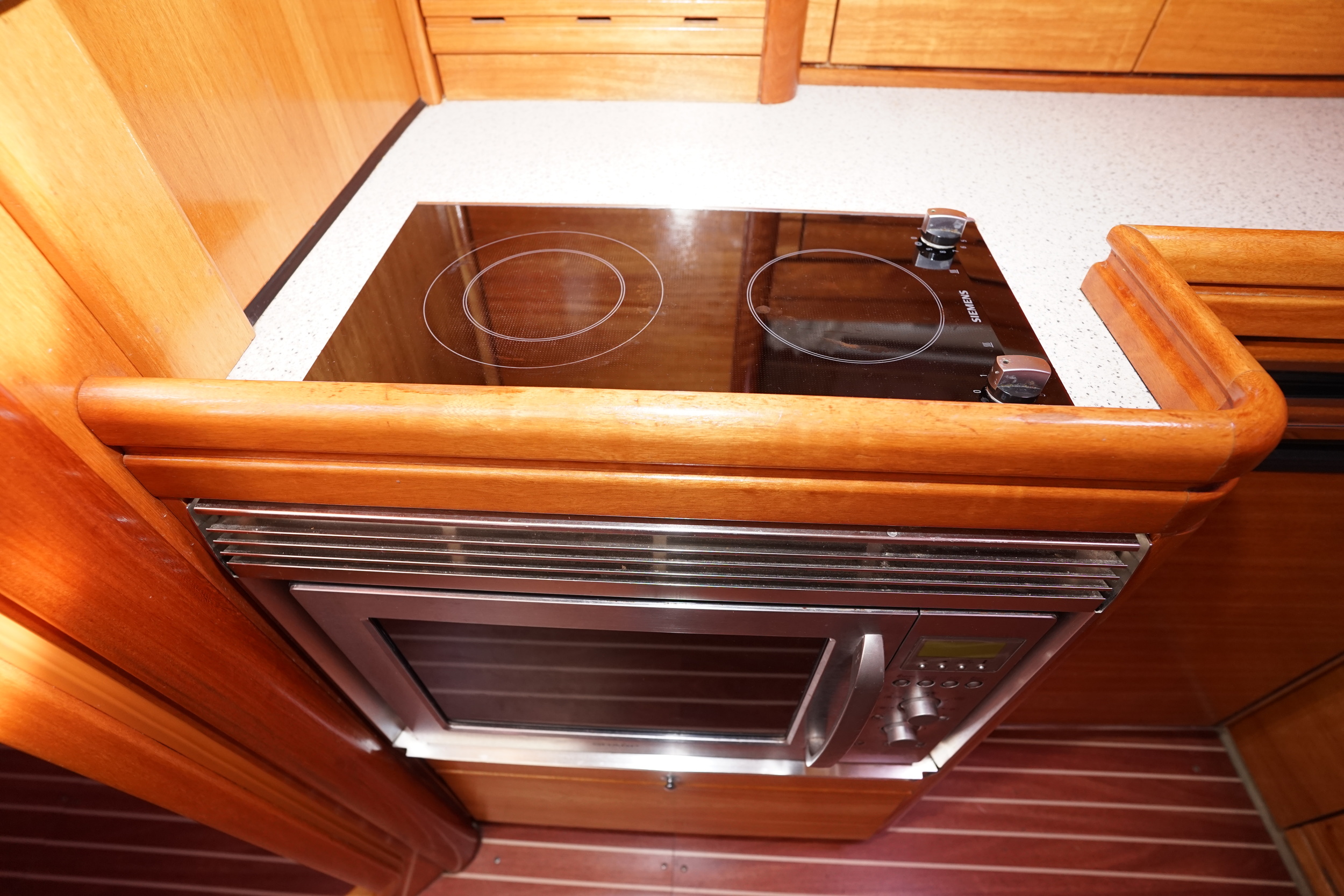 Bavaria 42 HT Sport IPS-500 - hydraulic platform — foto 18 van 42