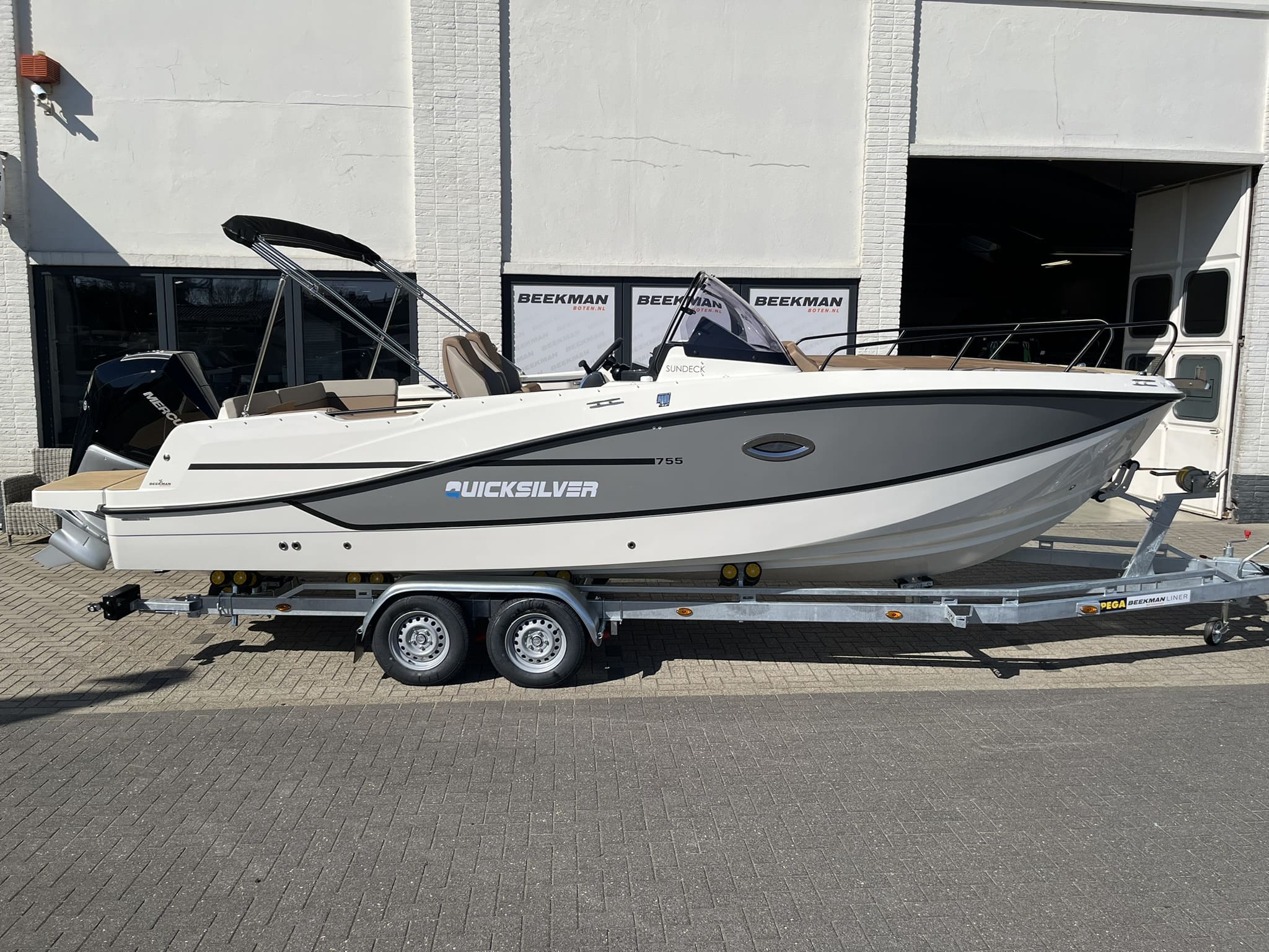 Quicksilver 755 Sundeck — foto 2 van 37