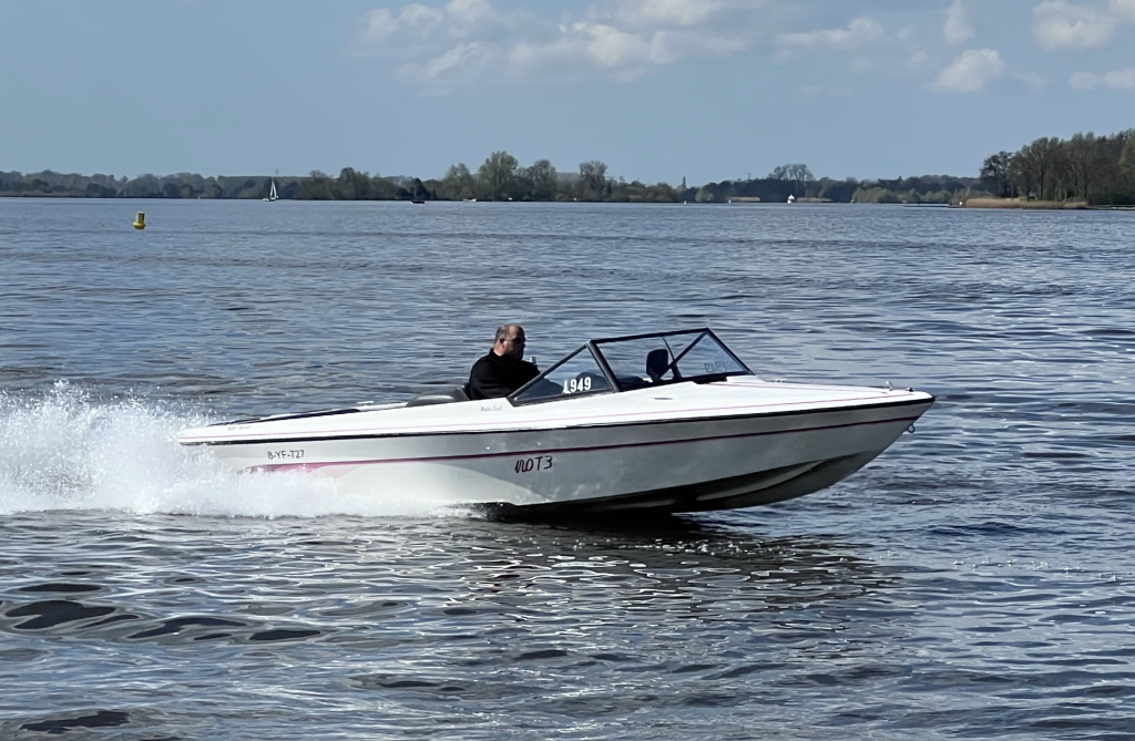 Malibu Euro F3 waterski boot v8 LPG/Benzine  — foto 3 van 22