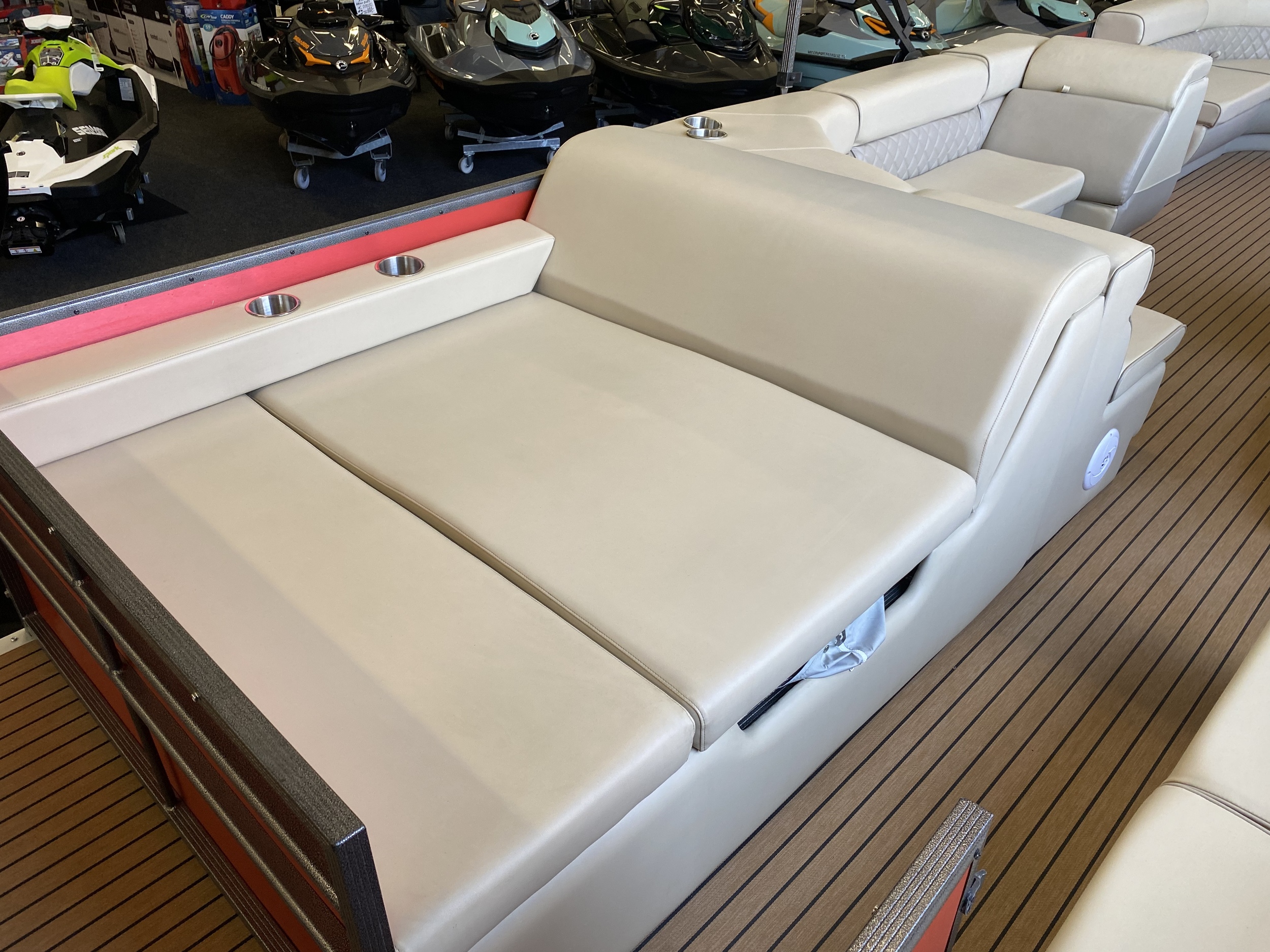 Pontoonboot 25FT 3-Tubes Red — foto 15 van 19