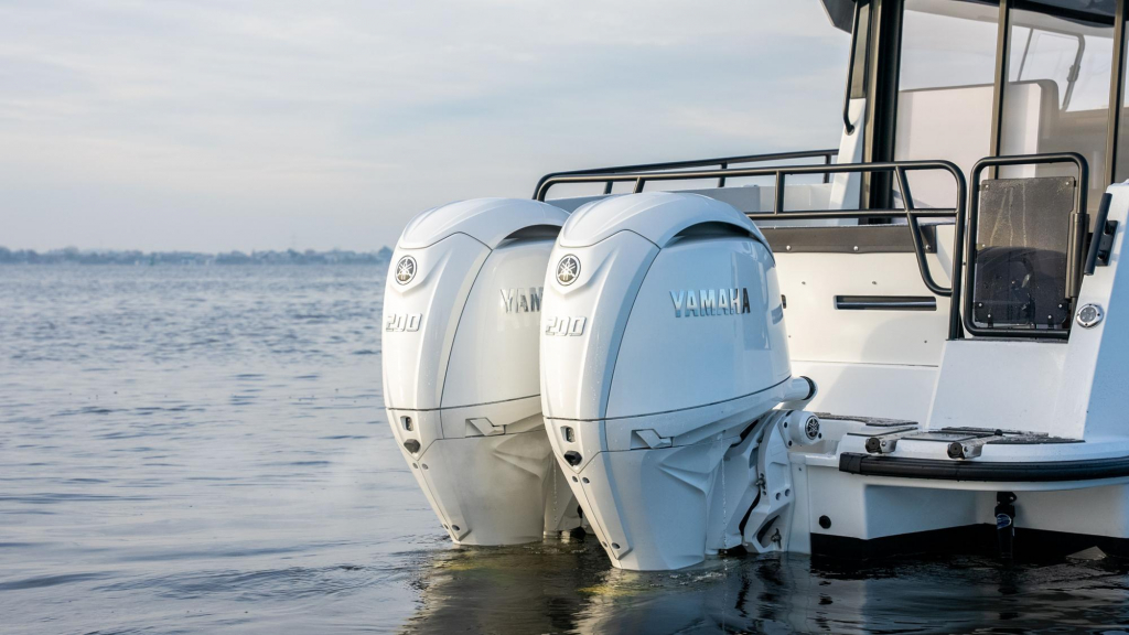 Finnmaster pilot 8 met 2x 200 pk Yamaha motoren  — foto 4 van 45
