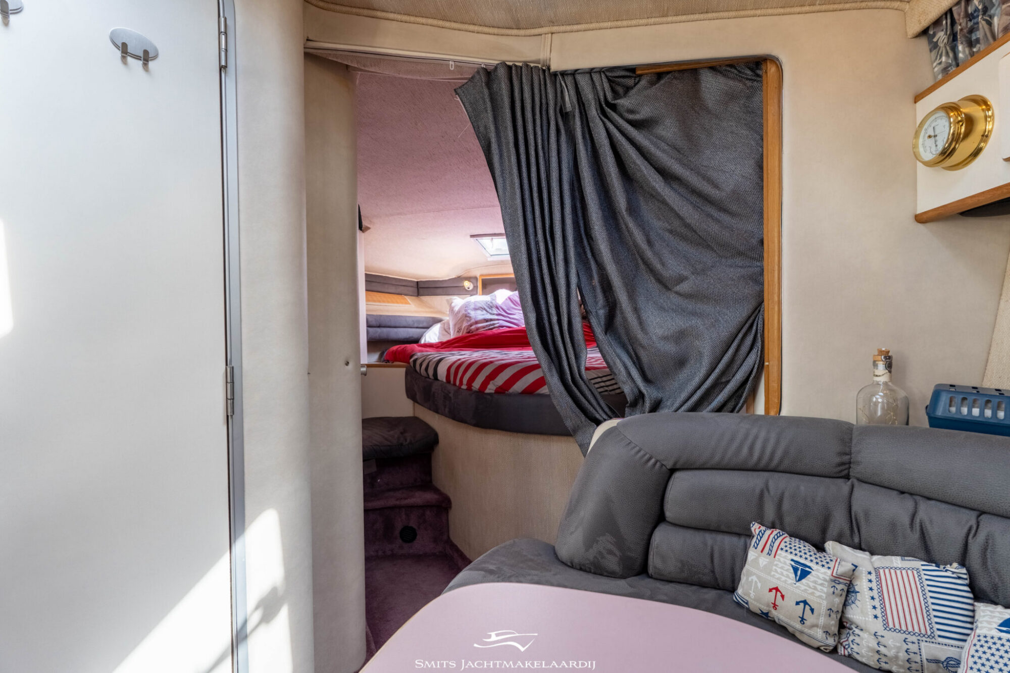 Sea Ray 370 Express Cruiser — foto 19 van 59
