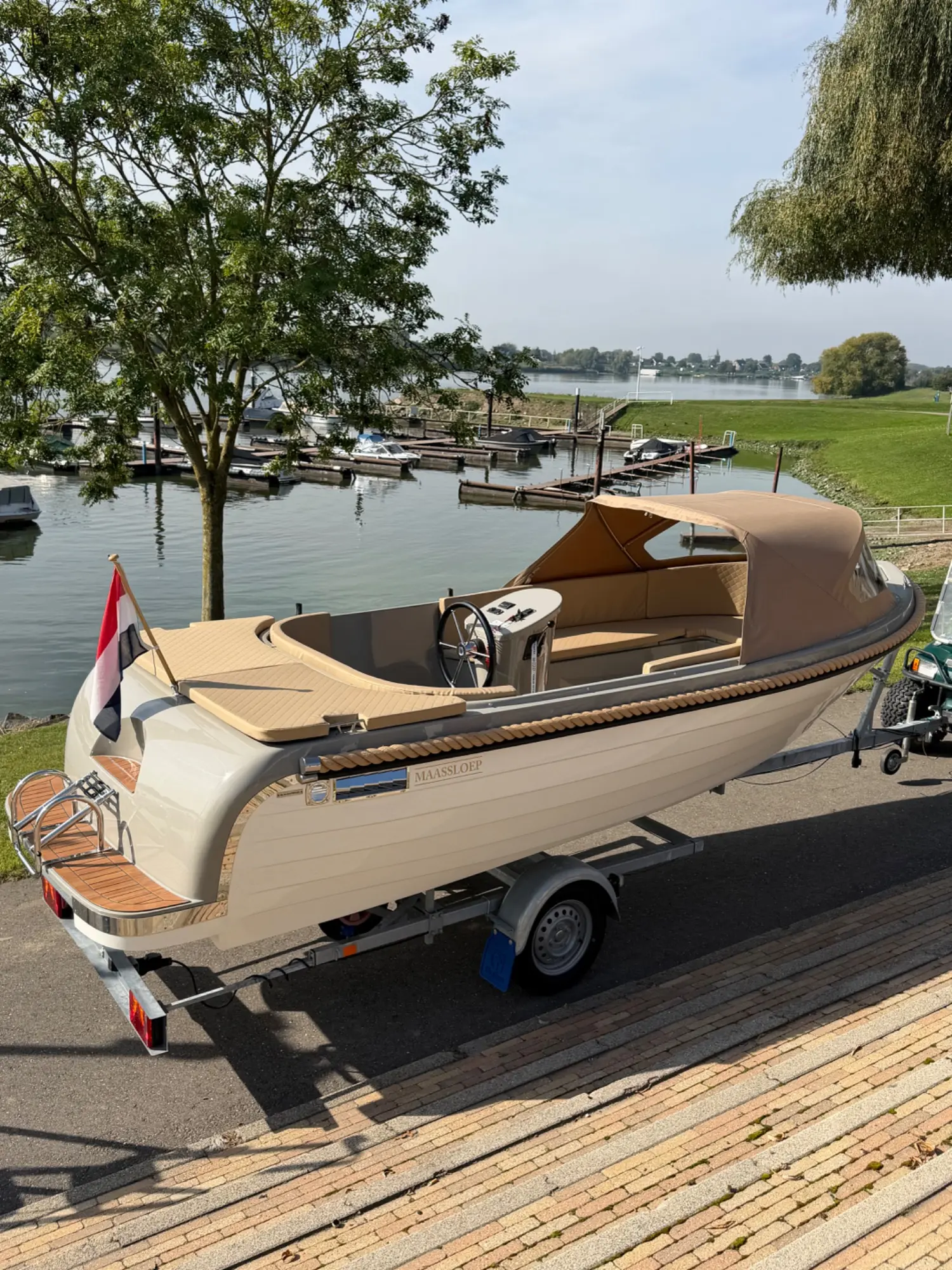 Maassloep 570 demo! 10 vaar uren van €21.950,- voor € 19.950,- — foto 1 van 13