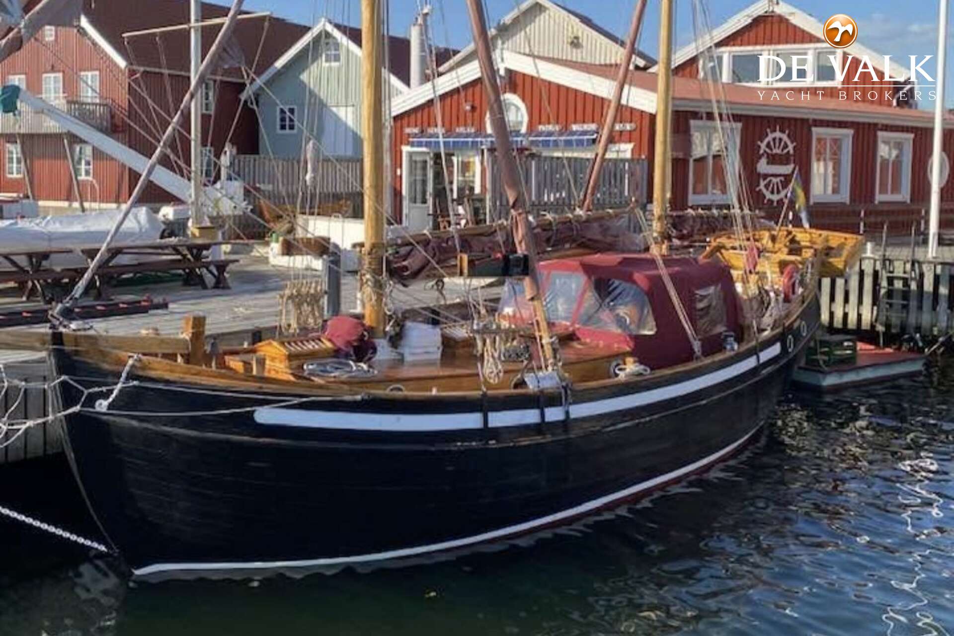 Small sailing ship From Laso — foto 2 van 35
