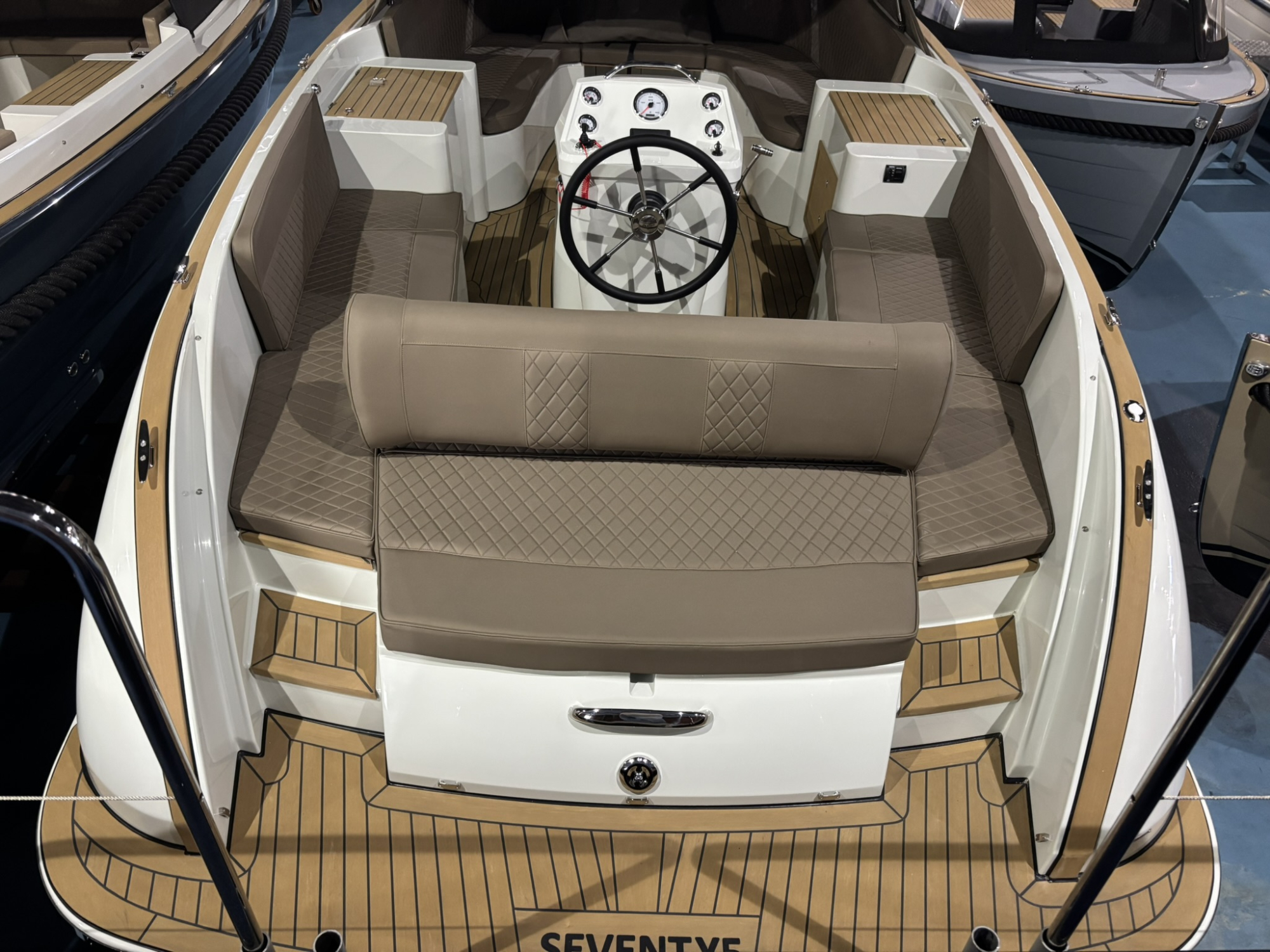Antaris Seventy5 met Vetus 52 pk in RAL 9002 op voorraad! — foto 7 van 13