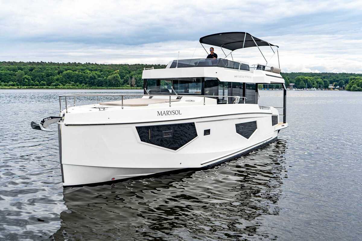 Cobra Yachts Maestro 42 Fly