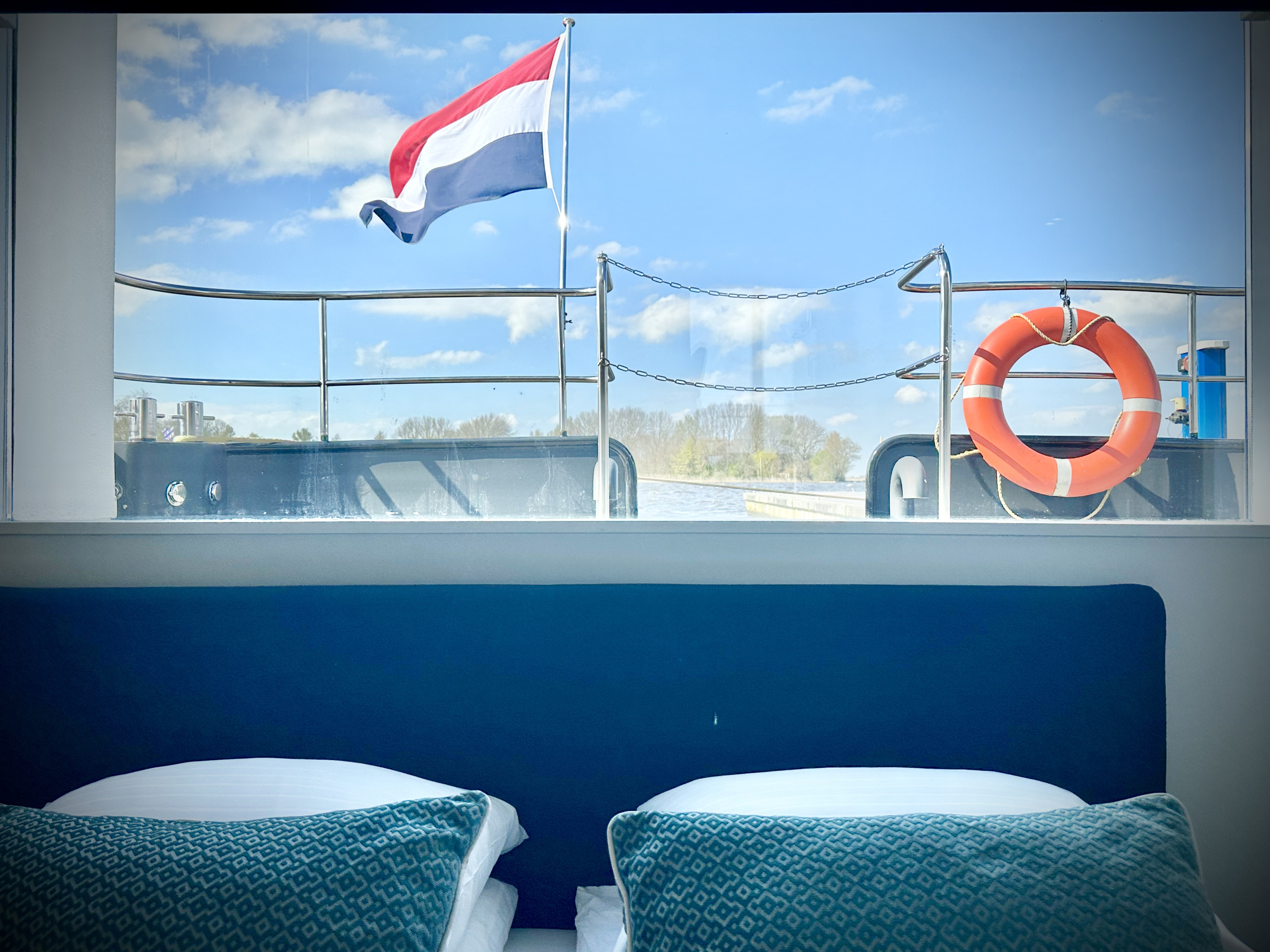HOMESHIP VaarLoft Volledig Elektrische Houseboat — foto 10 van 60