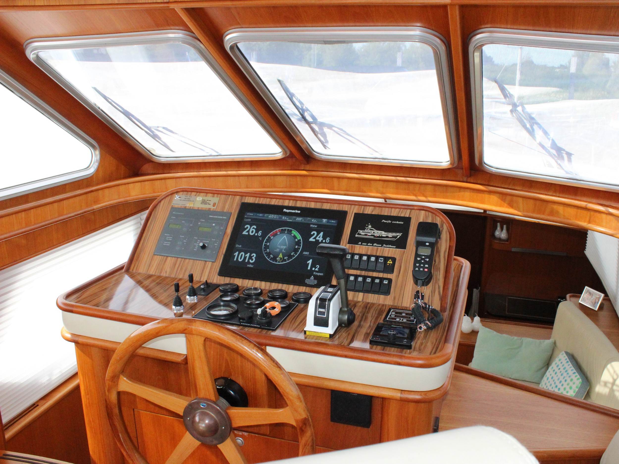 Van den Hoven 1600 Stuurhuis — foto 6 van 33