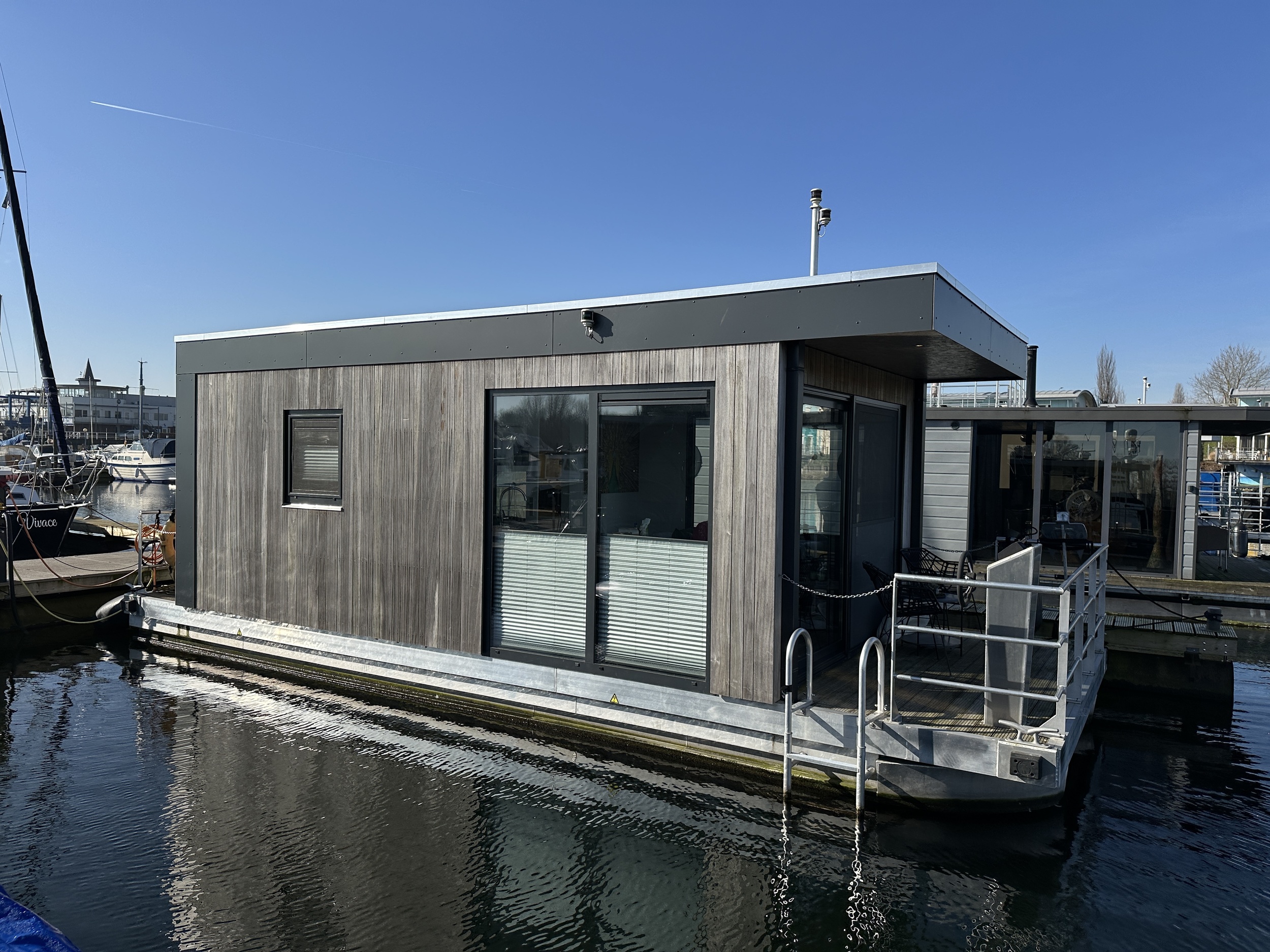 Gielissen Marin Home 32 Tiny Houseboat — foto 41 van 43