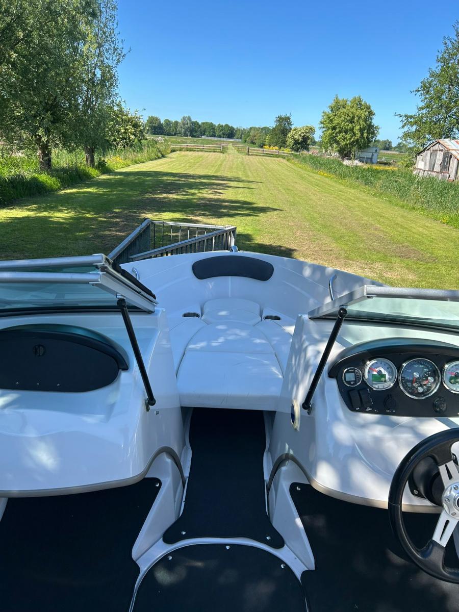 Four Winns H180 Bowrider outboard — foto 18 van 28