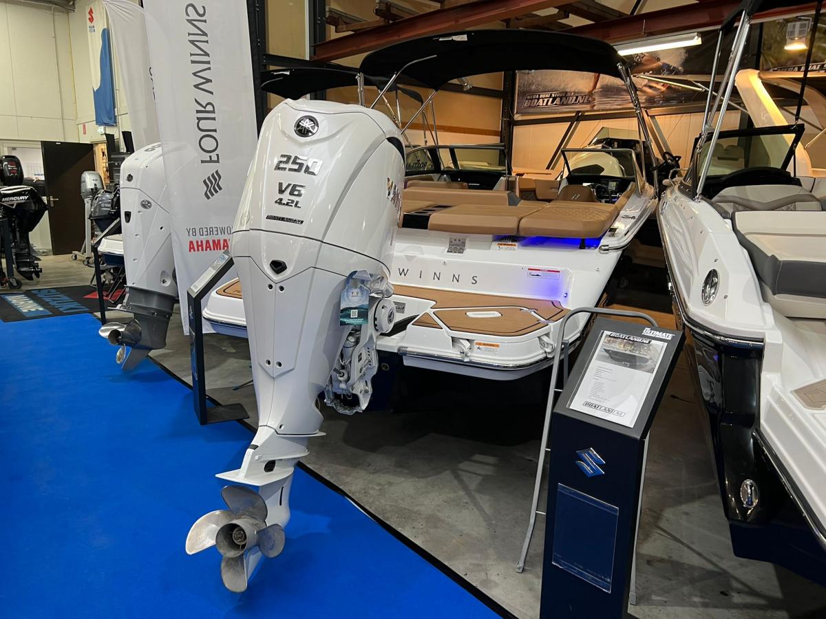FOUR WINNSH2 BOWRIDER NEW DEMO