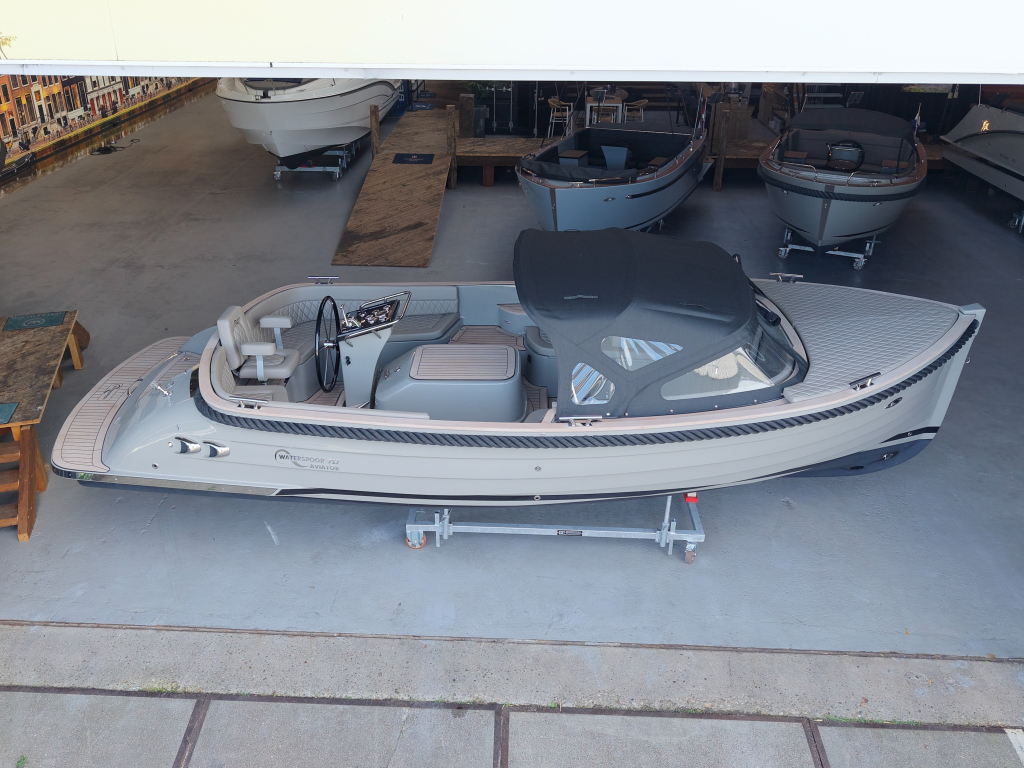 Waterspoor 717 Aviator | Vetus diesel   — foto 5 van 31