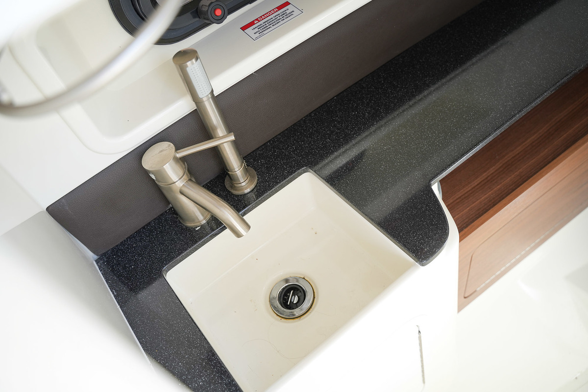 Sea Ray SDX 290 Outboard — foto 41 van 51