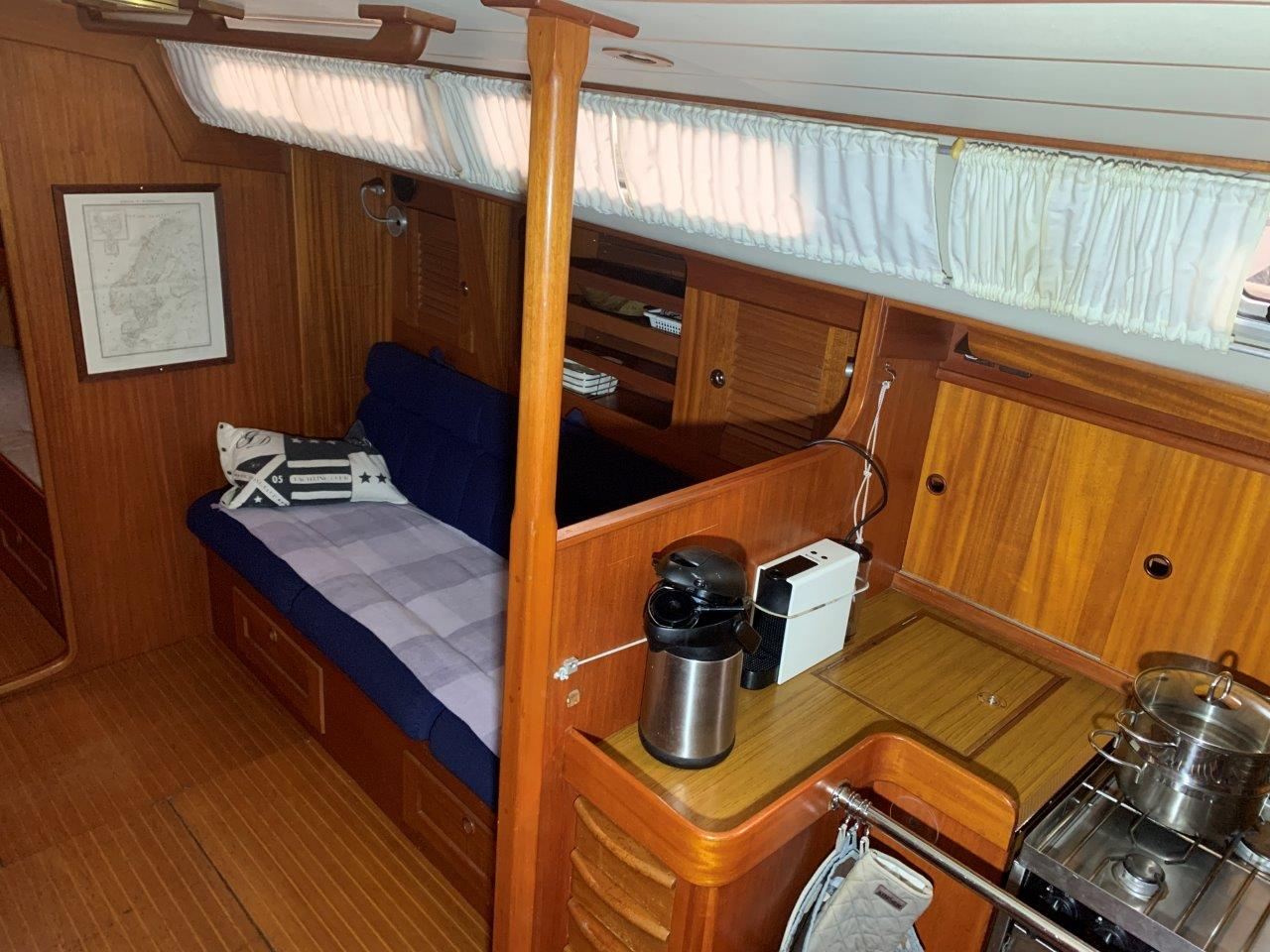 Hallberg-Rassy 45 — foto 8 van 108