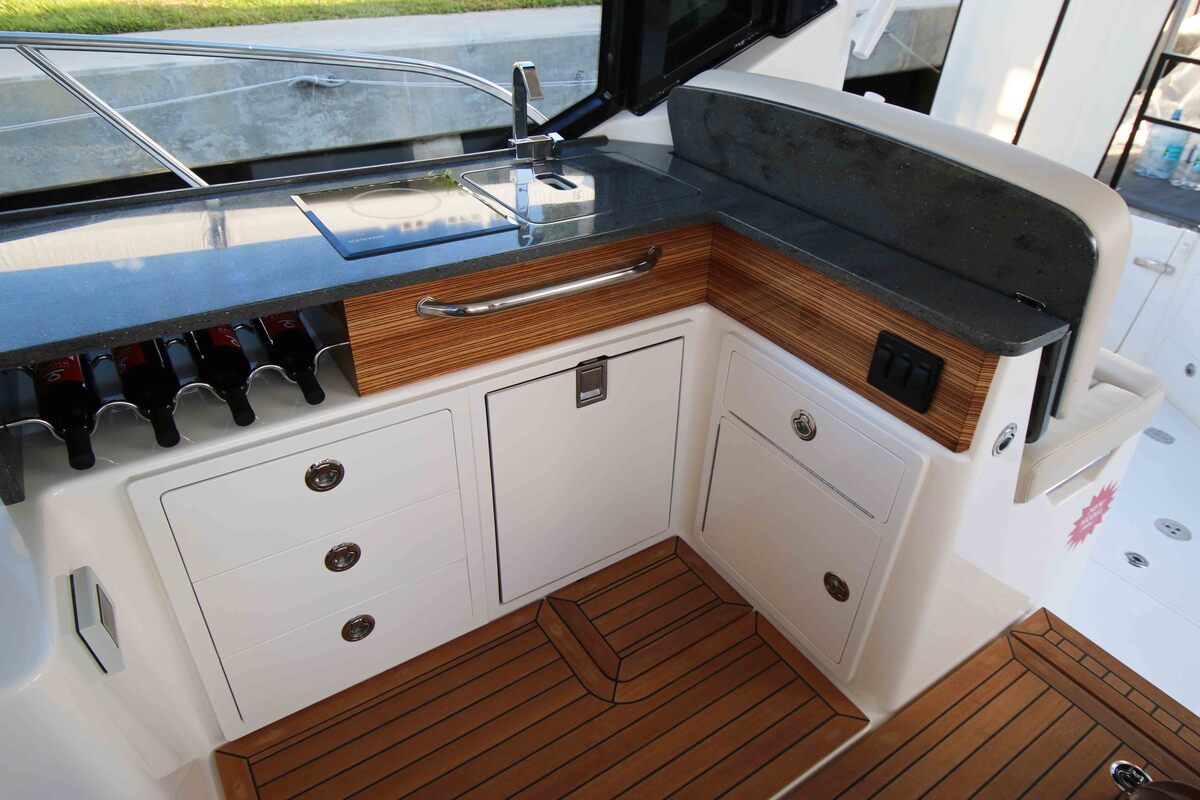 Boston Whaler 405 Conquest — foto 4 van 11