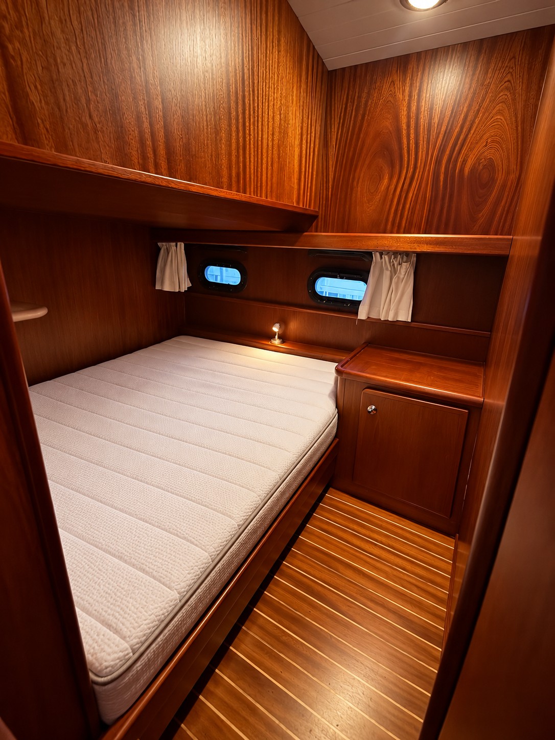 Crown yachts Crown Cruiser 12.85 OK Spiegeldeur — foto 17 van 23