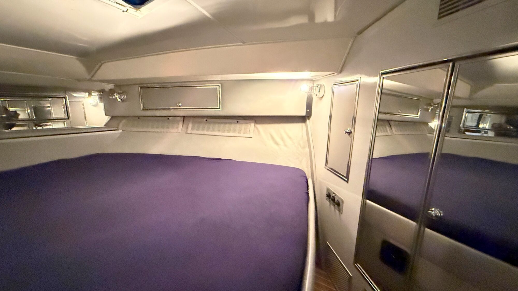 Sea Ray 400 Express Cruiser — foto 15 van 29